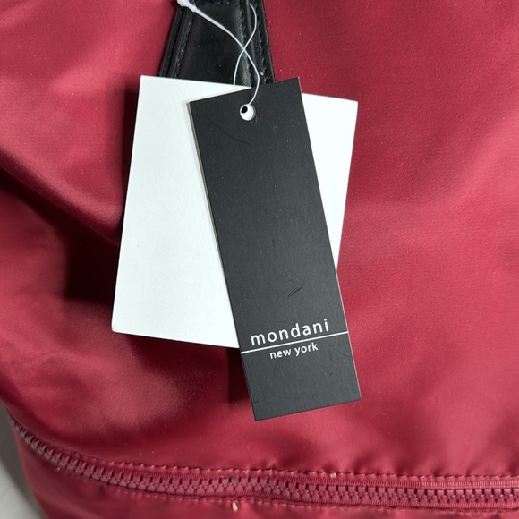 Mondani New York Weekender Tote - Picture 3 of 5